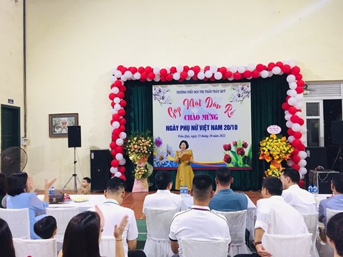 Trường THTT Trâu Quỳ tổ chức lễ kỷ niệm ngày phụ nữ Việt nam 20/10 và gặp mặt dâu rể.